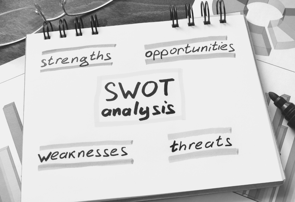 Photo illustrant la matrice d'analyse SWOT, fort utile pour étudier son marché